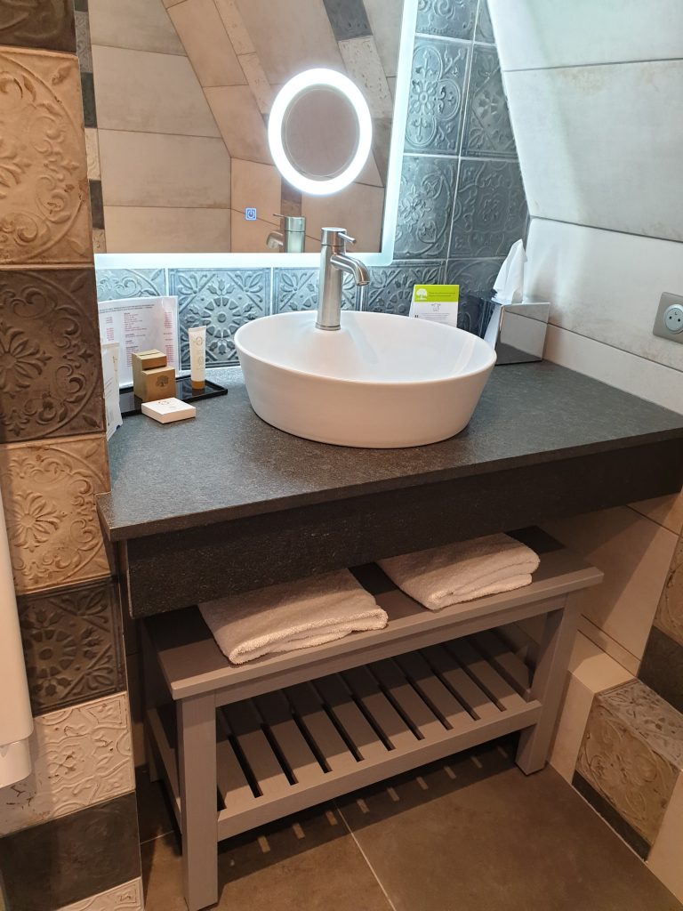 Chambre supérieure sdb
